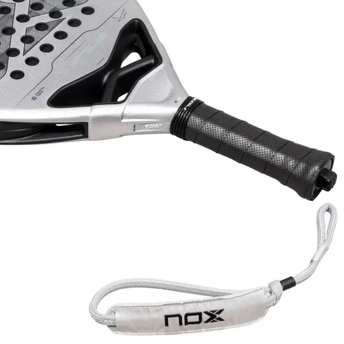 Raquette-de-padel-Nox-Genius-12K-Alum-XTREM-by-Agust_n-Tapia-2027-Zoom-Manche.webp