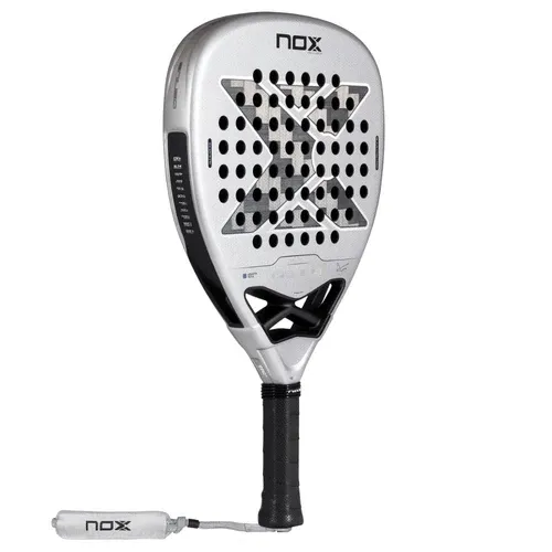 Raquette-de-padel-Nox-Genius-Attack-12K-Alum-XTREM-by-Agust_n-Tapia-2027-3q.webp