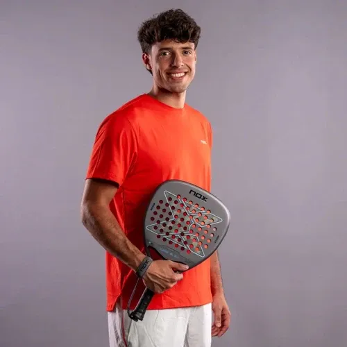 Raquette-de-padel-Nox-Genius-Attack-18K-Alum-by-Agust_n-Tapia-2027-Joueur.webp